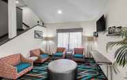 Ruang untuk Umum 4 Clarion Inn & Suites DFW North