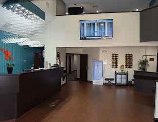Lobby 2 Clarion Inn & Suites DFW North