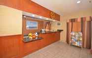 Lobi 7 Quality Inn & Suites