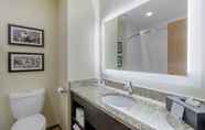 Phòng tắm bên trong 5 Comfort Inn St. Robert / Fort Leonard Wood