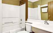 In-room Bathroom 4 Microtel Inn & Suites by Wyndham Mason/Kings Island