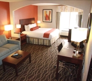 ห้องนอน 7 Best Western Plus Suites-Greenville