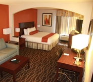 ห้องนอน 5 Best Western Plus Suites-Greenville