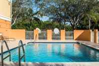 Hồ bơi Comfort Inn Fort Myers Northeast