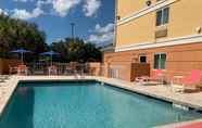 Kolam Renang 3 Comfort Inn Fort Myers Northeast