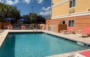 Swimming Pool 3 Comfort Inn Fort Myers Northeast