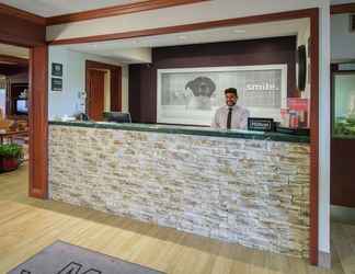 Lobby 2 Hampton Inn South Haven