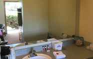 In-room Bathroom 3 Days Inn by Wyndham Richland