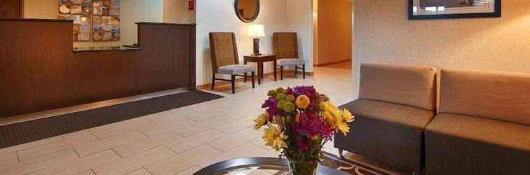 Lobby Days Inn by Wyndham Indiana PA Near IUP