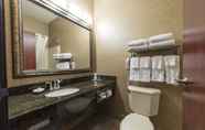 Toilet Kamar 4 Best Western University Inn & Suites