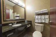 Toilet Kamar Best Western University Inn & Suites