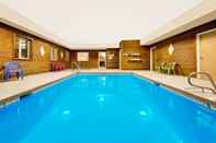 Swimming Pool Howard Johnson by Wyndham Gothenburg