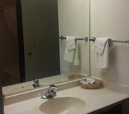 ห้องน้ำภายในห้อง 7 Bilmar Inn & Suites Dell Rapids