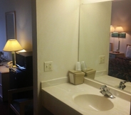 ห้องน้ำภายในห้อง 5 Bilmar Inn & Suites Dell Rapids