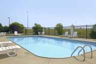 Swimming Pool Baymont by Wyndham Evansville East