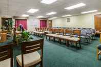 Functional Hall Quality Inn & Suites near Coliseum and Hwy 231 North