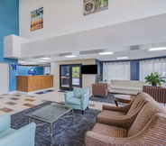 Lobby 6 Days Inn & Suites by Wyndham Savannah Midtown
