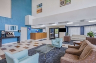 Lobby Days Inn & Suites by Wyndham Savannah Midtown