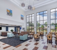 Lobby 7 Days Inn & Suites by Wyndham Savannah Midtown