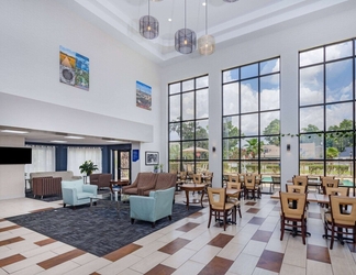 Lobby 2 Days Inn & Suites by Wyndham Savannah Midtown