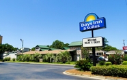 ภายนอกอาคาร 3 Days Inn & Suites by Wyndham Savannah Midtown