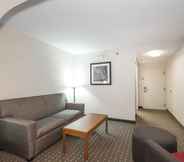 Sảnh chờ 6 Red Roof Inn & Suites Newnan