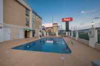 Swimming Pool Red Roof Inn & Suites Newnan