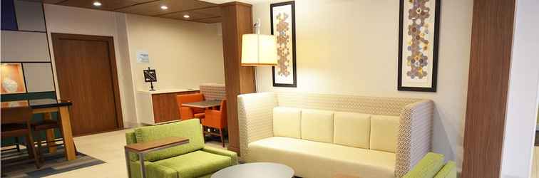 Lobi Holiday Inn Express Pittsburgh-Bridgeville, an IHG Hotel