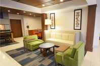 Lobi Holiday Inn Express Pittsburgh-Bridgeville, an IHG Hotel