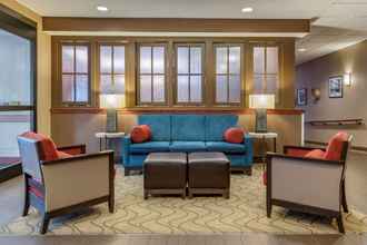 Lobby 4 Comfort Suites Downtown Carlisle