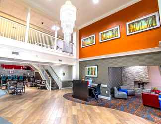 Lobby 2 Econo Lodge Inn & Suites East