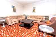 Common Space Econo Lodge Inn & Suites East