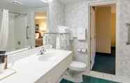 In-room Bathroom 5 Comfort Inn & Suites