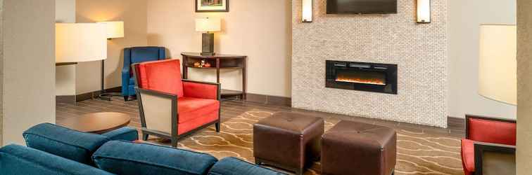 Lobby Comfort Inn & Suites