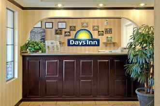 Lobby 4 Days Inn & Suites by Wyndham Fort Valley