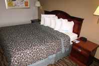 Bedroom Days Inn & Suites by Wyndham Fort Valley