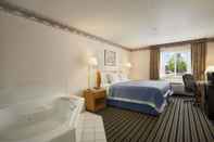Bedroom Days Inn by Wyndham Springville