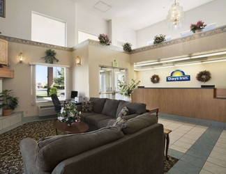 Lobby 2 Days Inn by Wyndham Springville