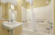 In-room Bathroom 4 Ramada Limited Columbia