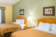 ห้องนอน Econo Lodge Inn & Suites