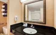 In-room Bathroom 4 Wingate by Wyndham North Little Rock