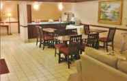 Restoran 6 Country Hearth Inn and Suites Washington Court House