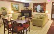 Lobi 4 Country Hearth Inn and Suites Washington Court House