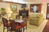 Lobi Country Hearth Inn and Suites Washington Court House