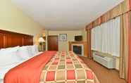Bedroom 6 Ramada by Wyndham Platte City KCI Airport