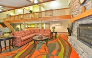 Lobi 4 Ramada by Wyndham Platte City KCI Airport