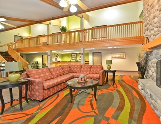 Lobi 2 Ramada by Wyndham Platte City KCI Airport