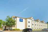 Exterior Microtel Inn & Suites by Wyndham Roseville/Detroit Area