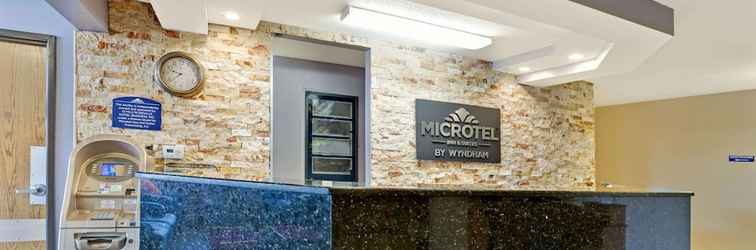 Lobby Microtel Inn & Suites by Wyndham Roseville/Detroit Area