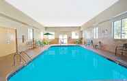 Swimming Pool 5 Microtel Inn & Suites by Wyndham Roseville/Detroit Area